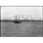 006644PD: Tug Uraidla and a coal hulk in Fremantle Harbour, ca.1905