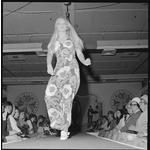 344760PD: Modelling floral pant suit 1970
