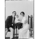 152105PD: John S. Kerruish with his wife Victoria and baby Lawrence, ca. 1914