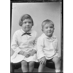 Studio portrait of Mrs Jack Brown's children [picture]