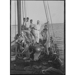 008693PD: Jackie Pryor (wearing peaked cap) and Reg Archer (wearing whites) with a pearl diver and crew, Broome, ca. 1910