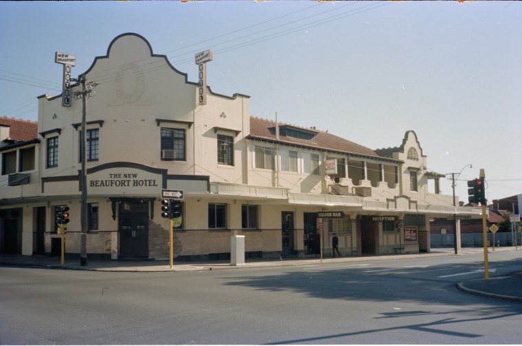 311484pd-the-new-beaufort-hotel-corner-of-beaufort-and-newcastle