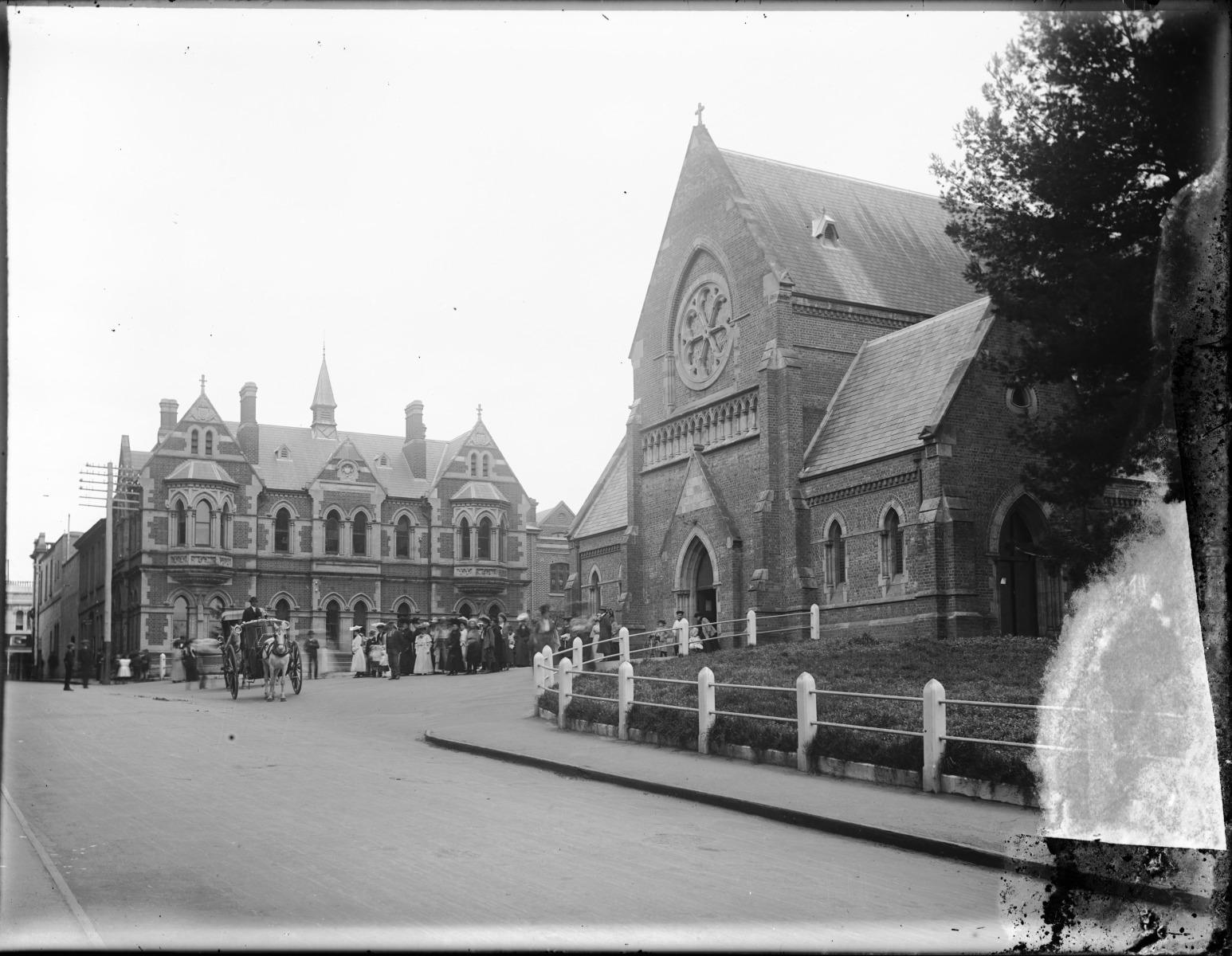 St George's Cathedral and Cathedral Avenue, Perth - JPG 390.6 KB