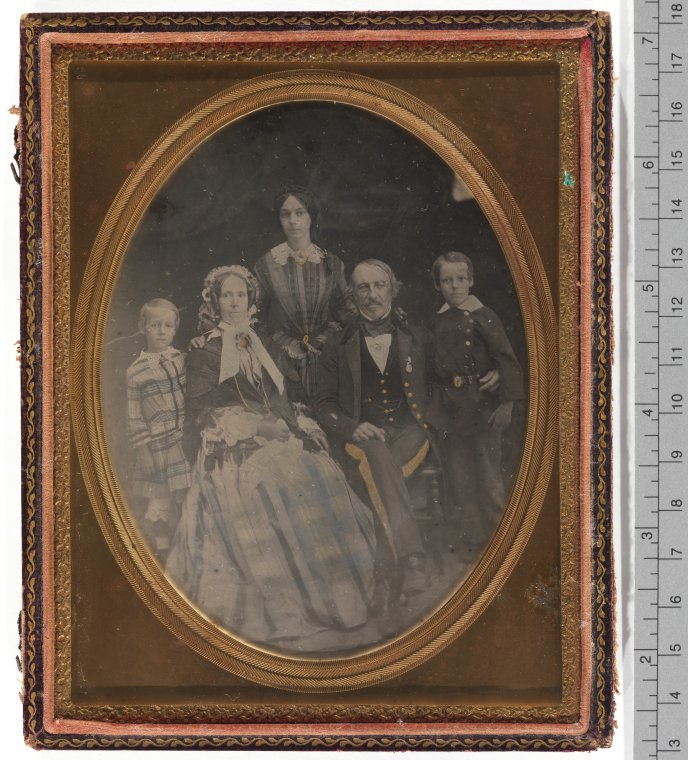 Capt. and Mrs J. S. Roe and family - JPG 138.0 KB