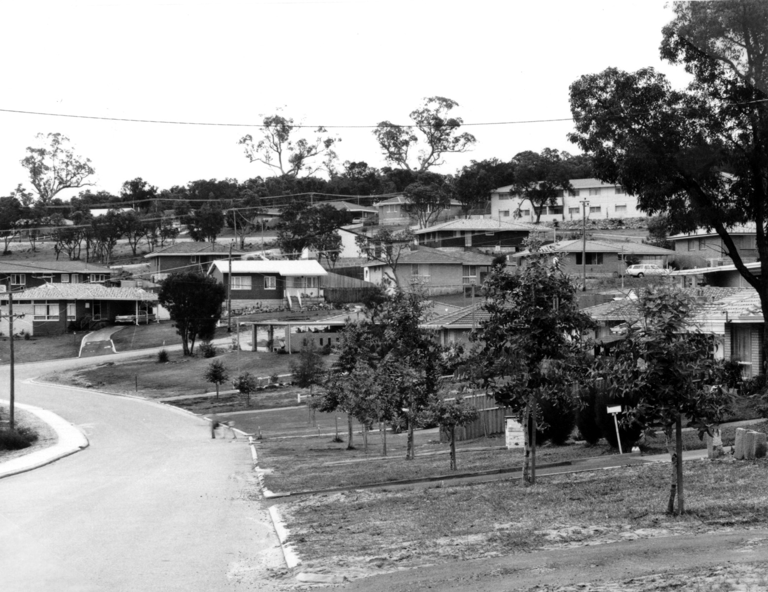 Duncraig housing [picture] - State Library of Western Australia