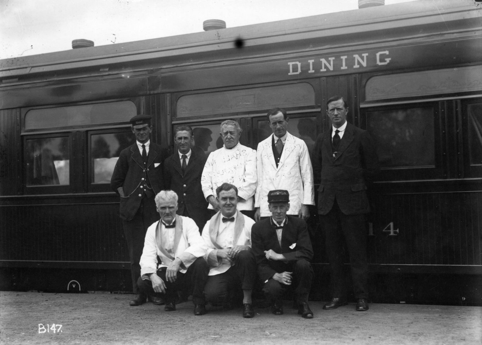 Train crew used for a journalists tour [picture] - JPG 357.7 KB