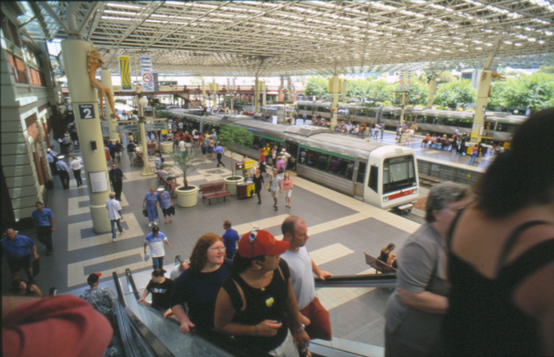 Perth Railway Station [picture] - JPG 576.4 KB