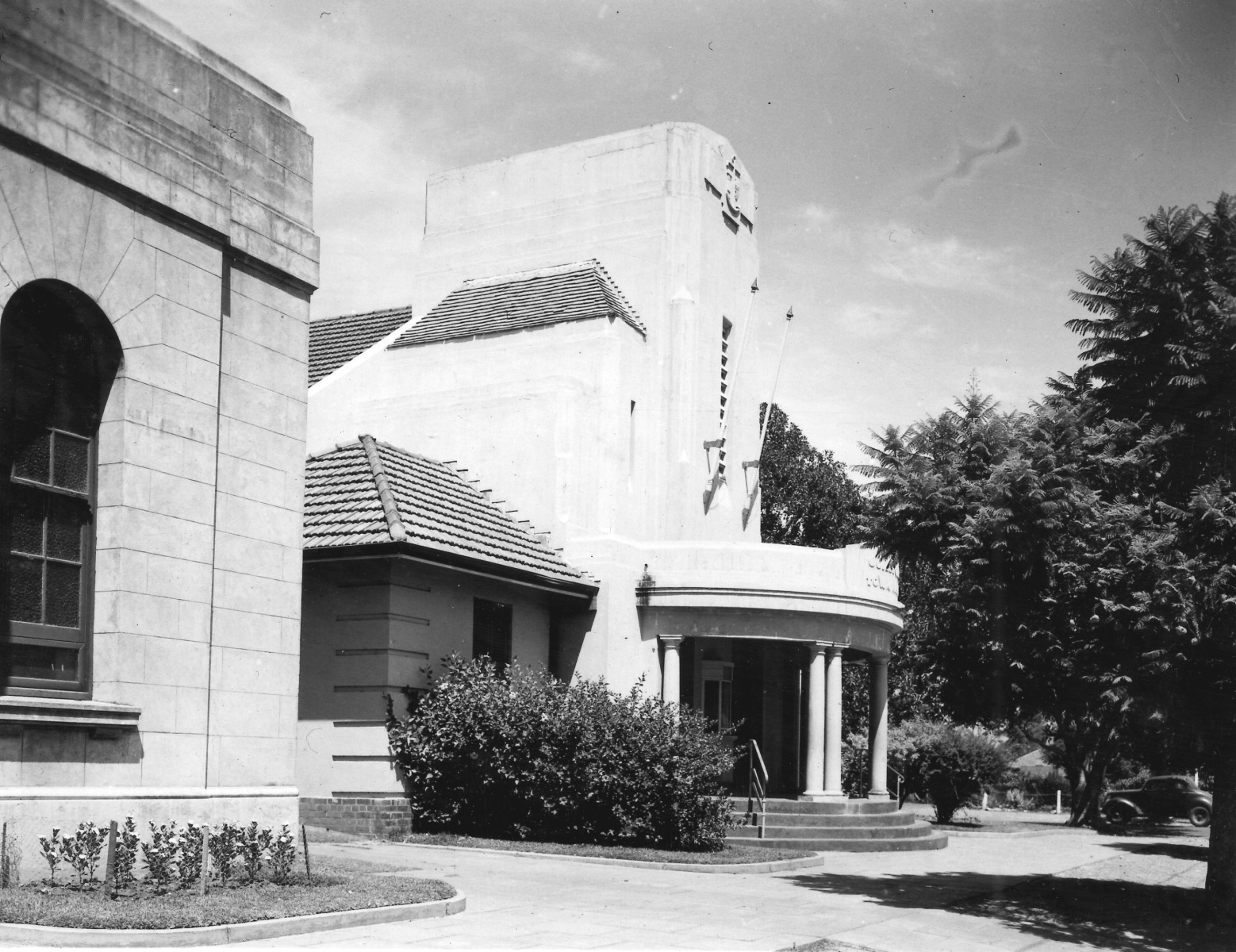 Guildford Council Chambers and Town Hall [picture] - JPG 476.1 KB