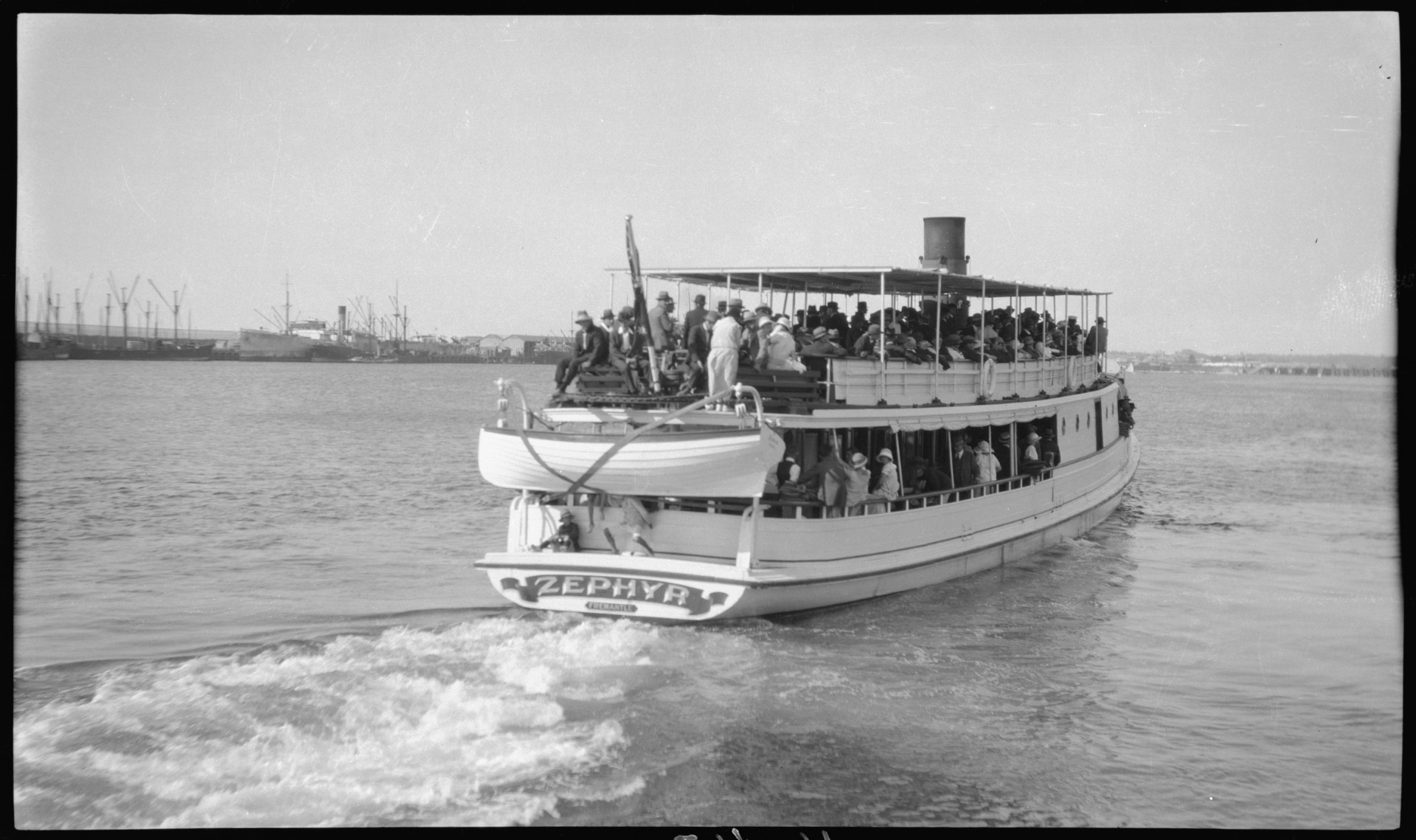 zephyr-leaves-fremantle-bound-for-rottnest-jpg-398-8-kb