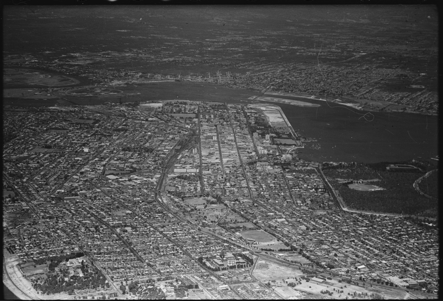 Perth Inner Suburbs Perth's inner suburbs looking east from Subiaco - JPG 0.1 KB