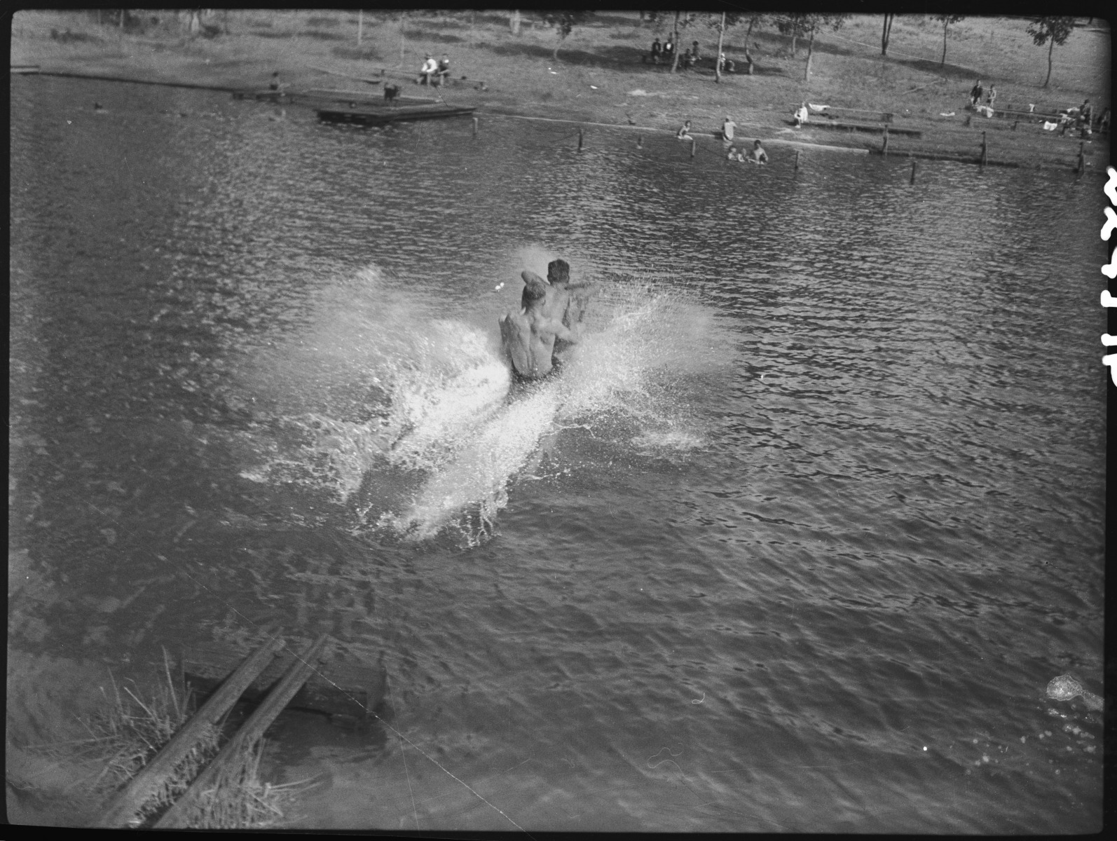 Summer fun at Pemberton swimming pool JPG 530.7 KB