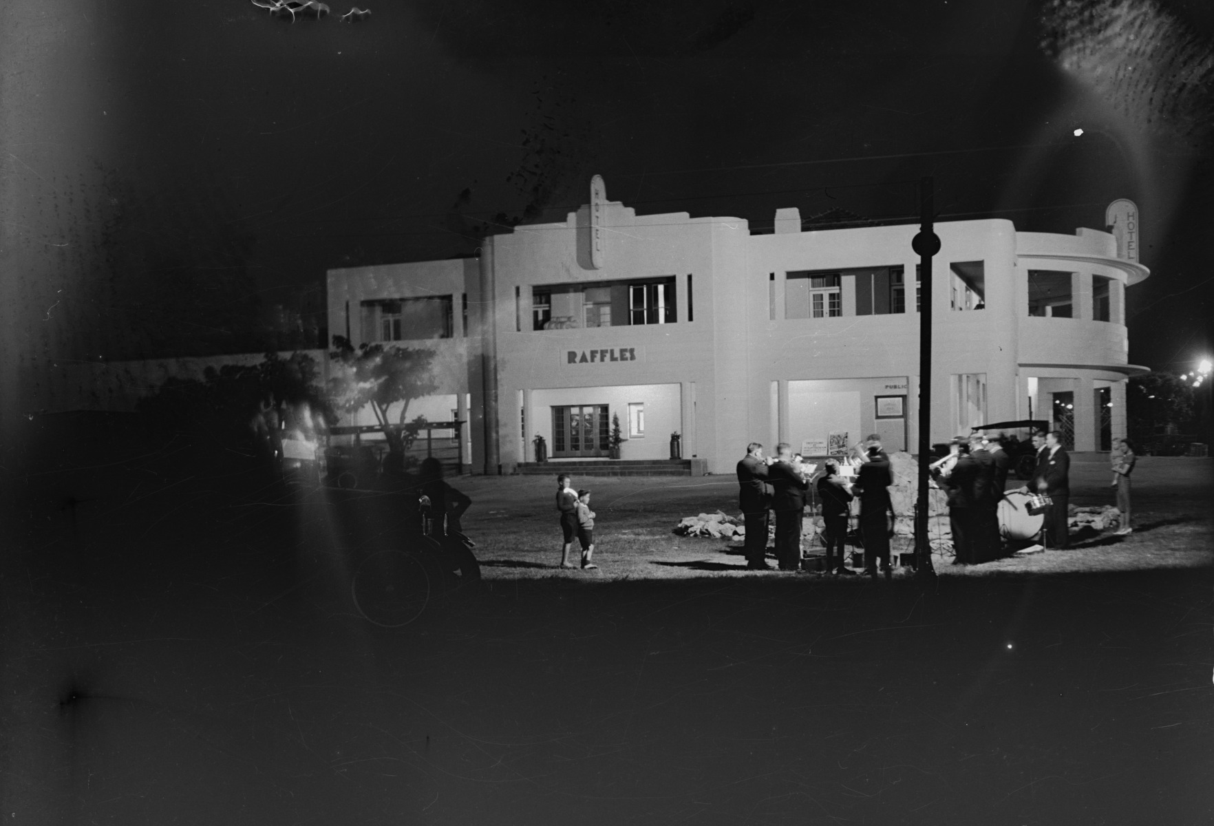 Raffles Hotel, Applecross - JPG 279.8 KB