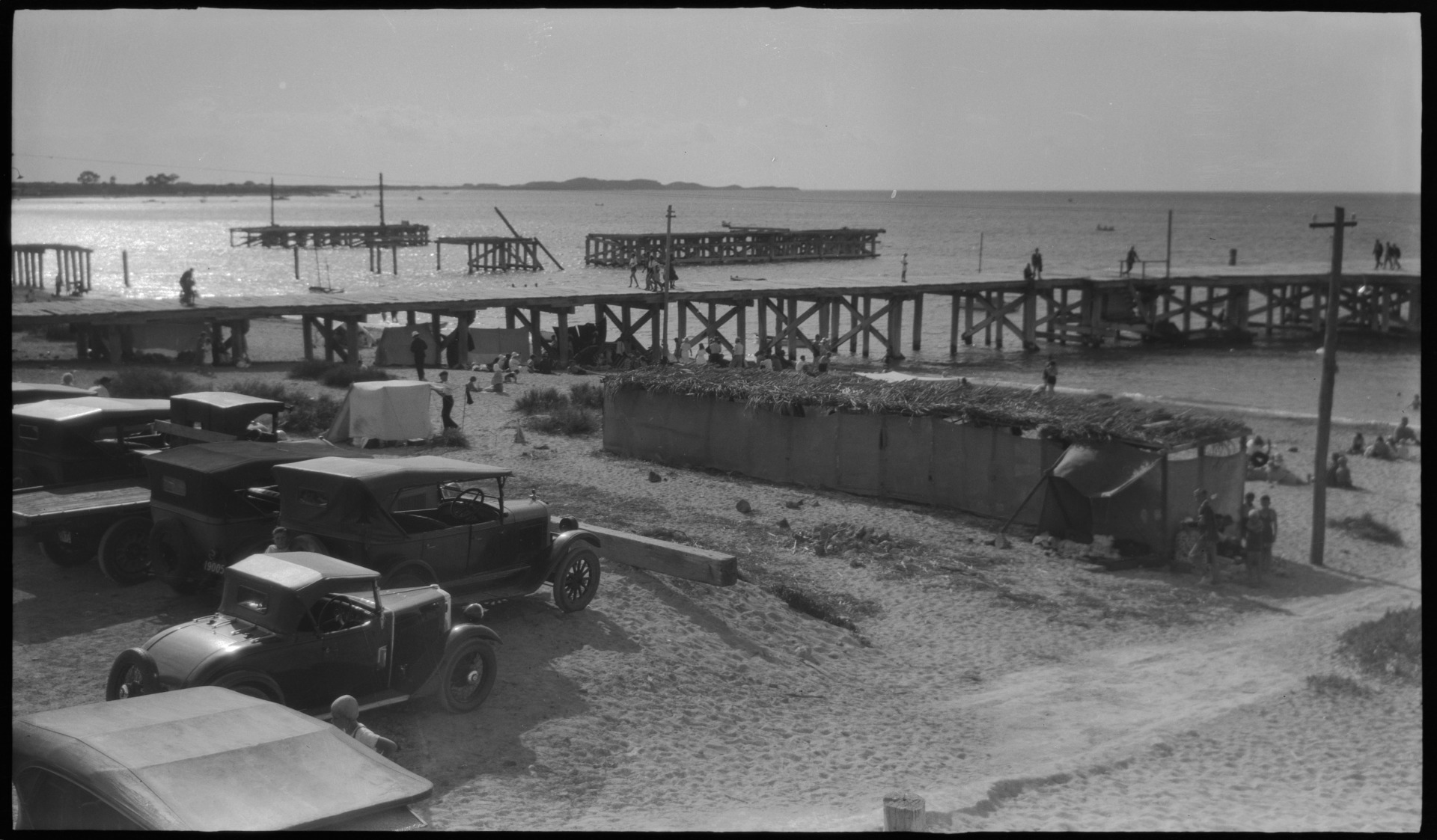 Rockingham jetty and parking area - JPG 389.6 KB