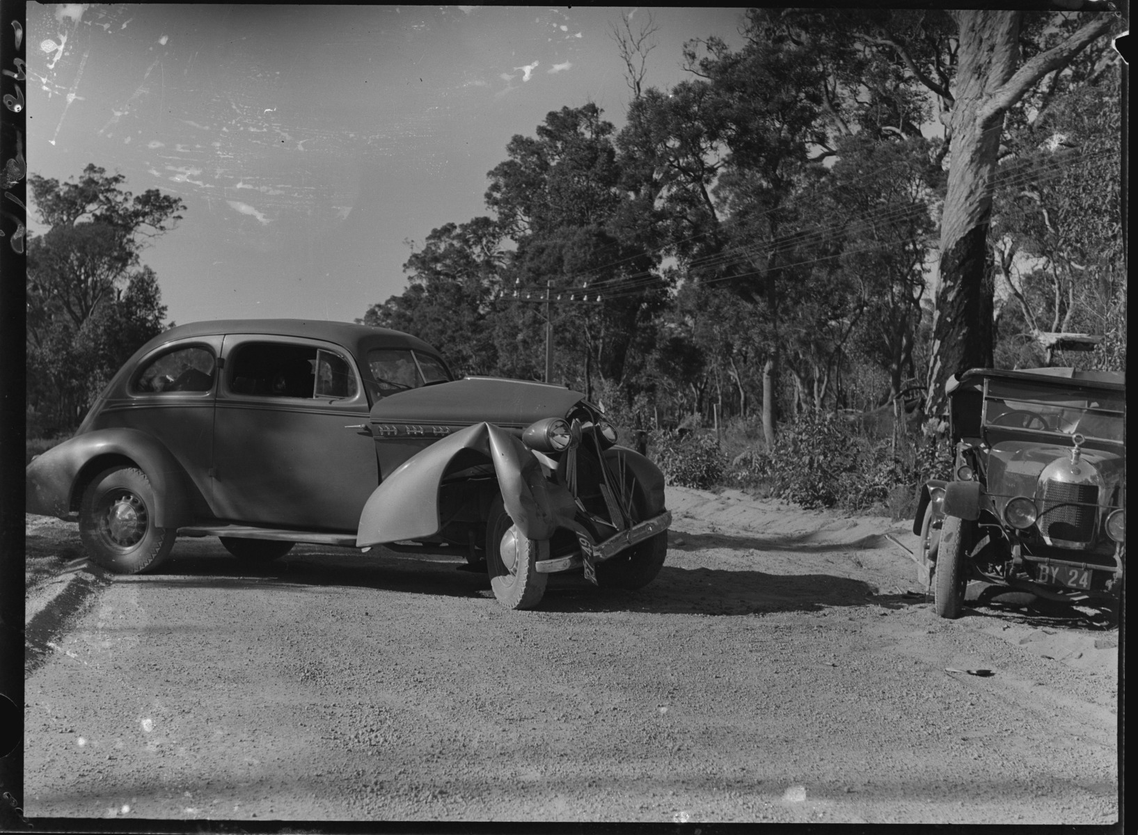 car-on-dirt-track-in-the-bush-near-albany-state-library-of-western