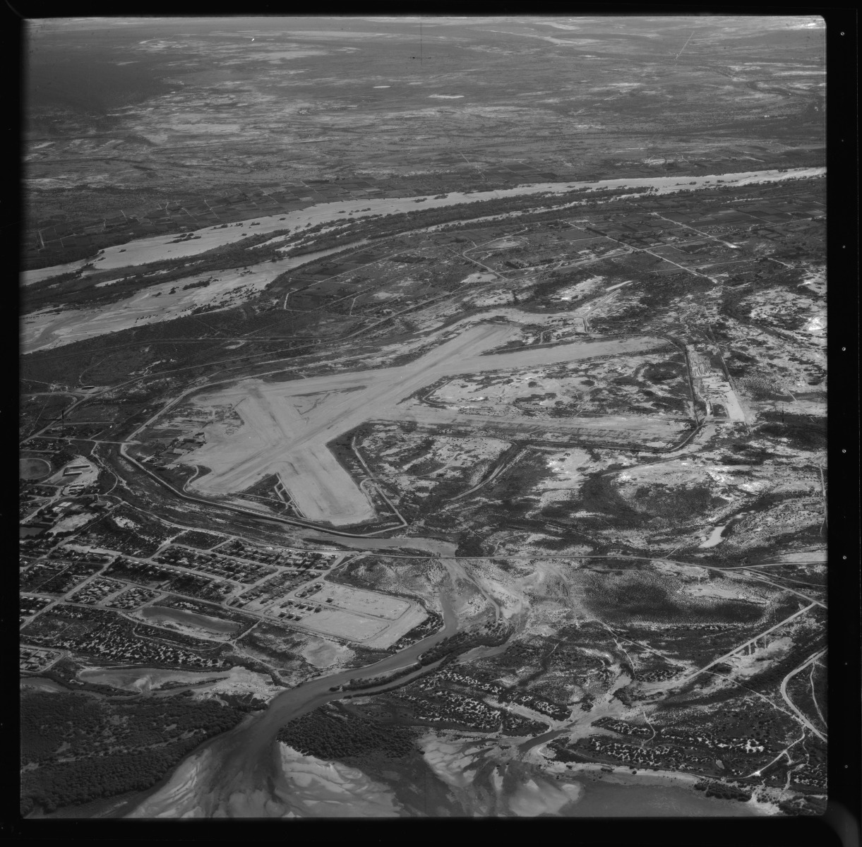 Aerial photographs of Carnarvon Airport 1 July 1964 - State Library of ...