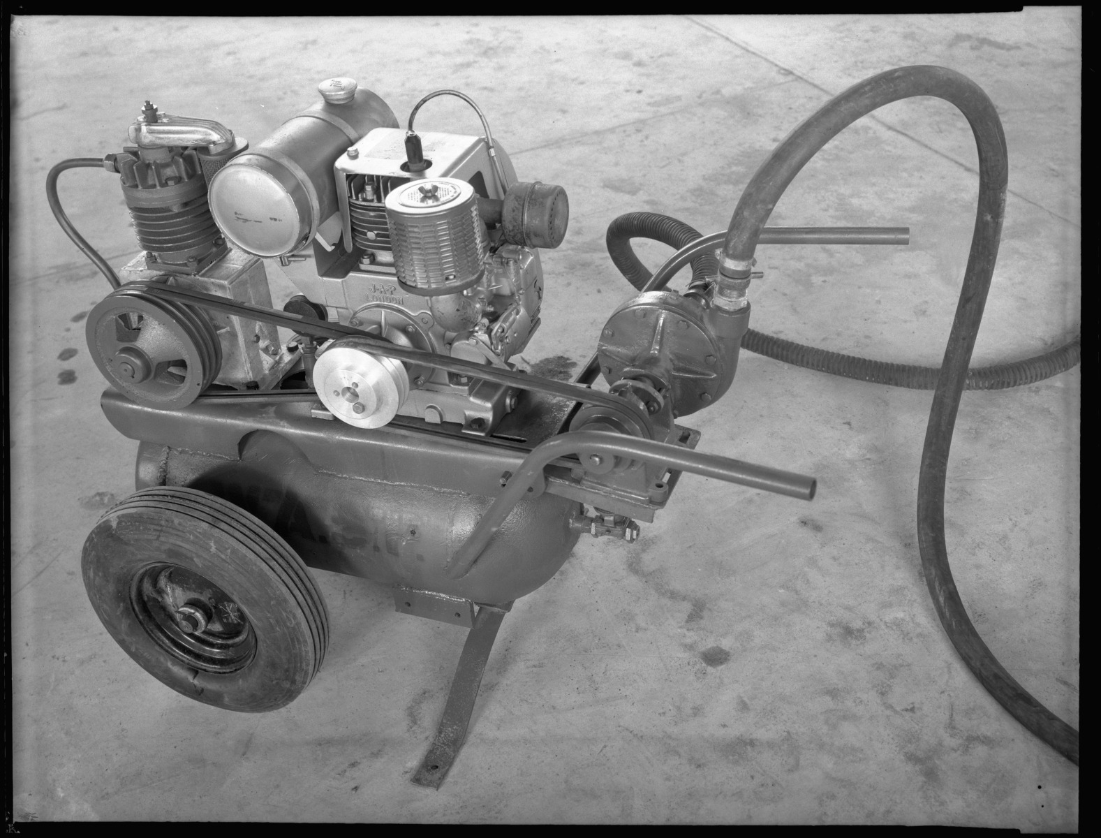 Pumping out a trench State Library of Western Australia