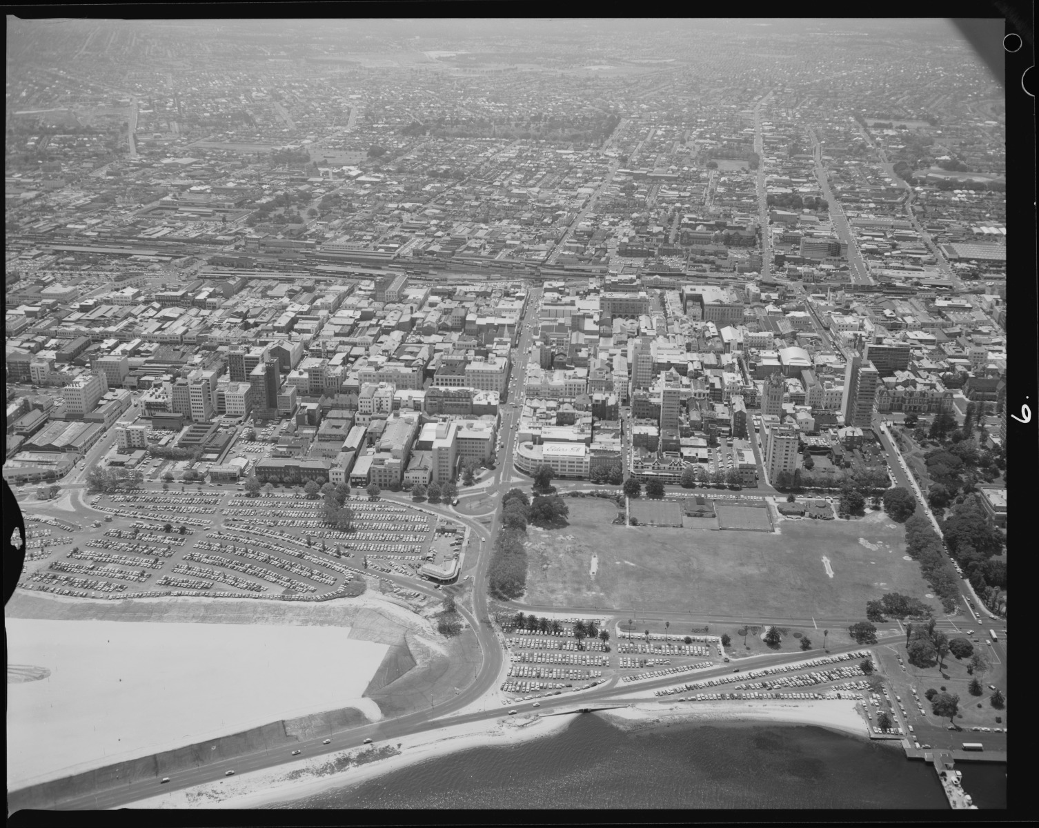 Aerial views of Perth - JPG 541.0 KB