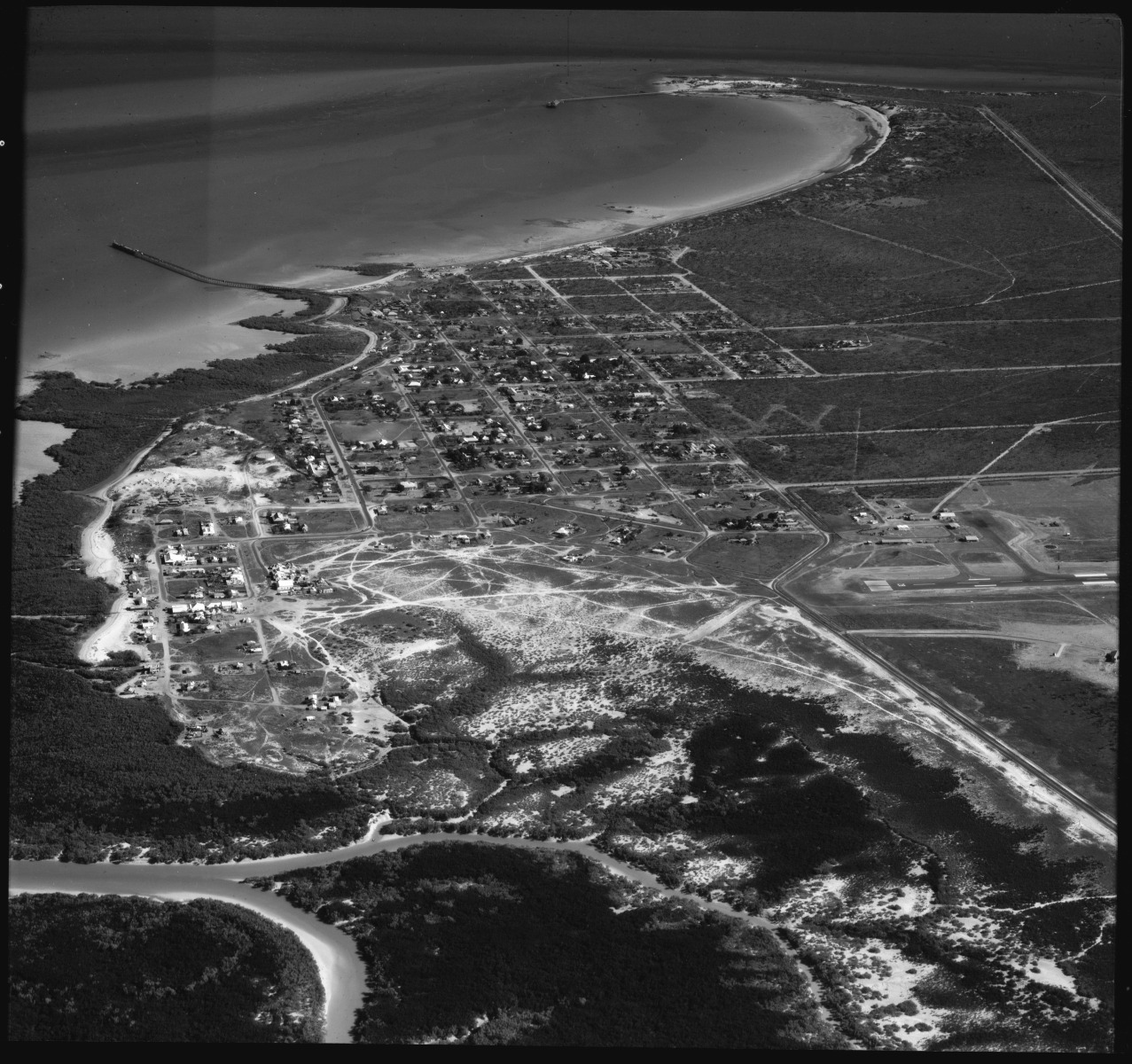 Aerial photograph of Broome 1 Sept. 1966 - State Library of Western ...