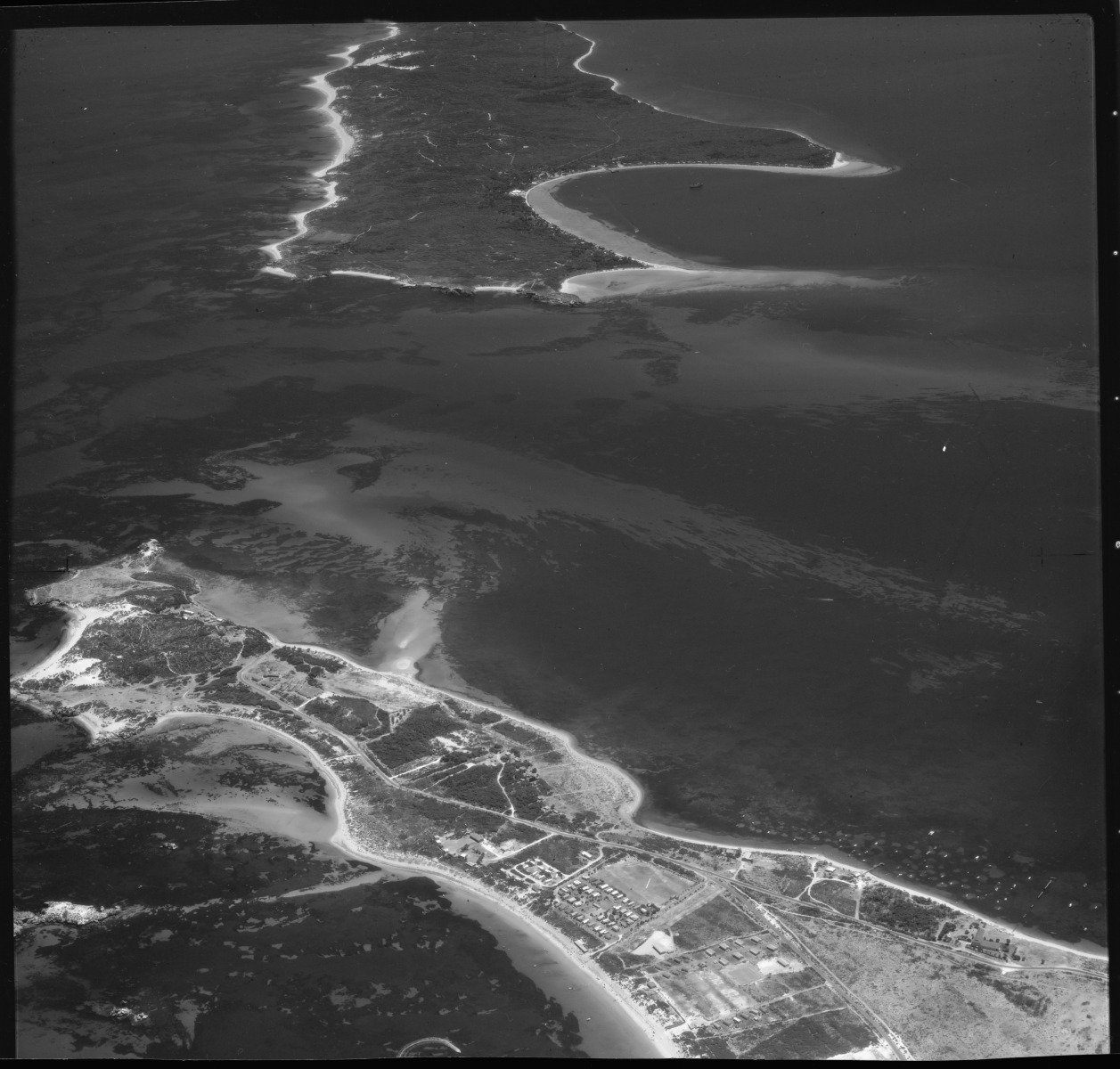 Aerial photograph of Rockingham and Garden Island 16 Jan. 1967 - JPG ...