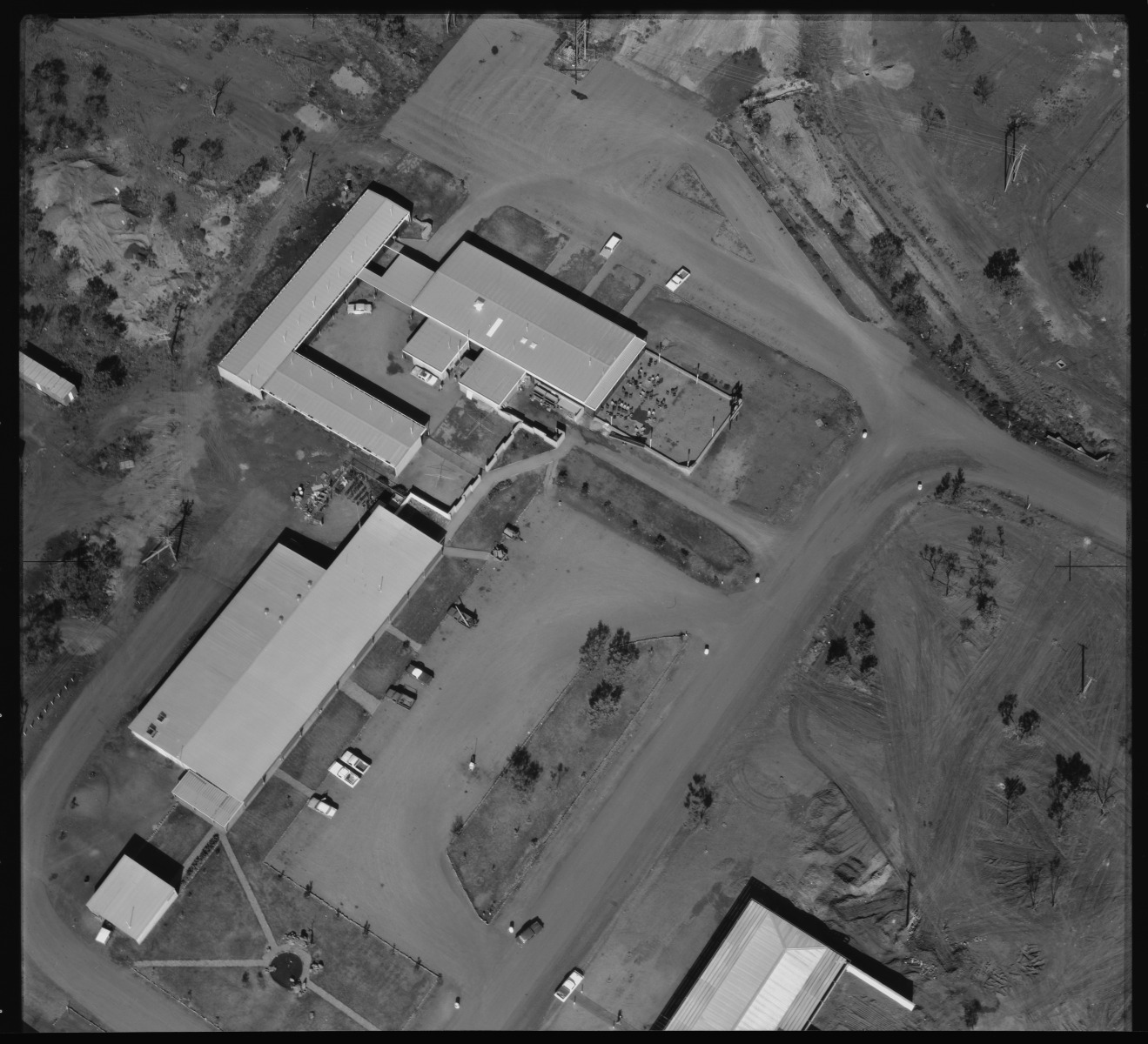 Aerial photograph of the Tom Price Hotel Motel 1 July 1968 JPG 347.8 KB