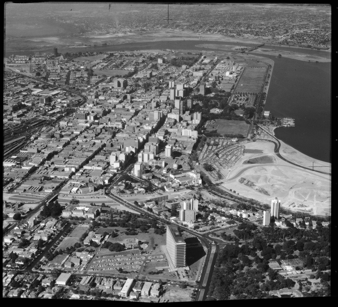 Aerial photograph of the City of Perth 21 April 1969 - JPG 540.8 KB