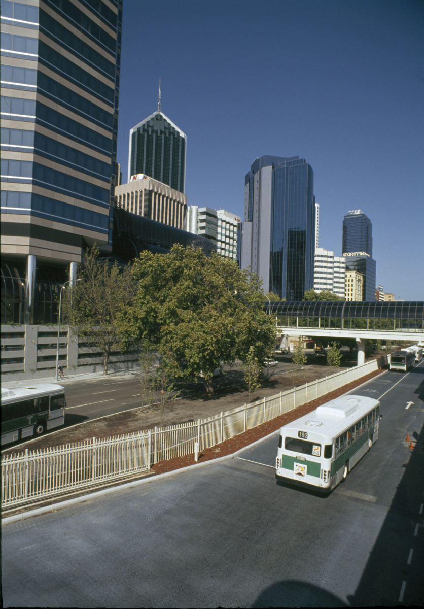 Perth City Busport buildings and walkways - JPG 331.4 KB