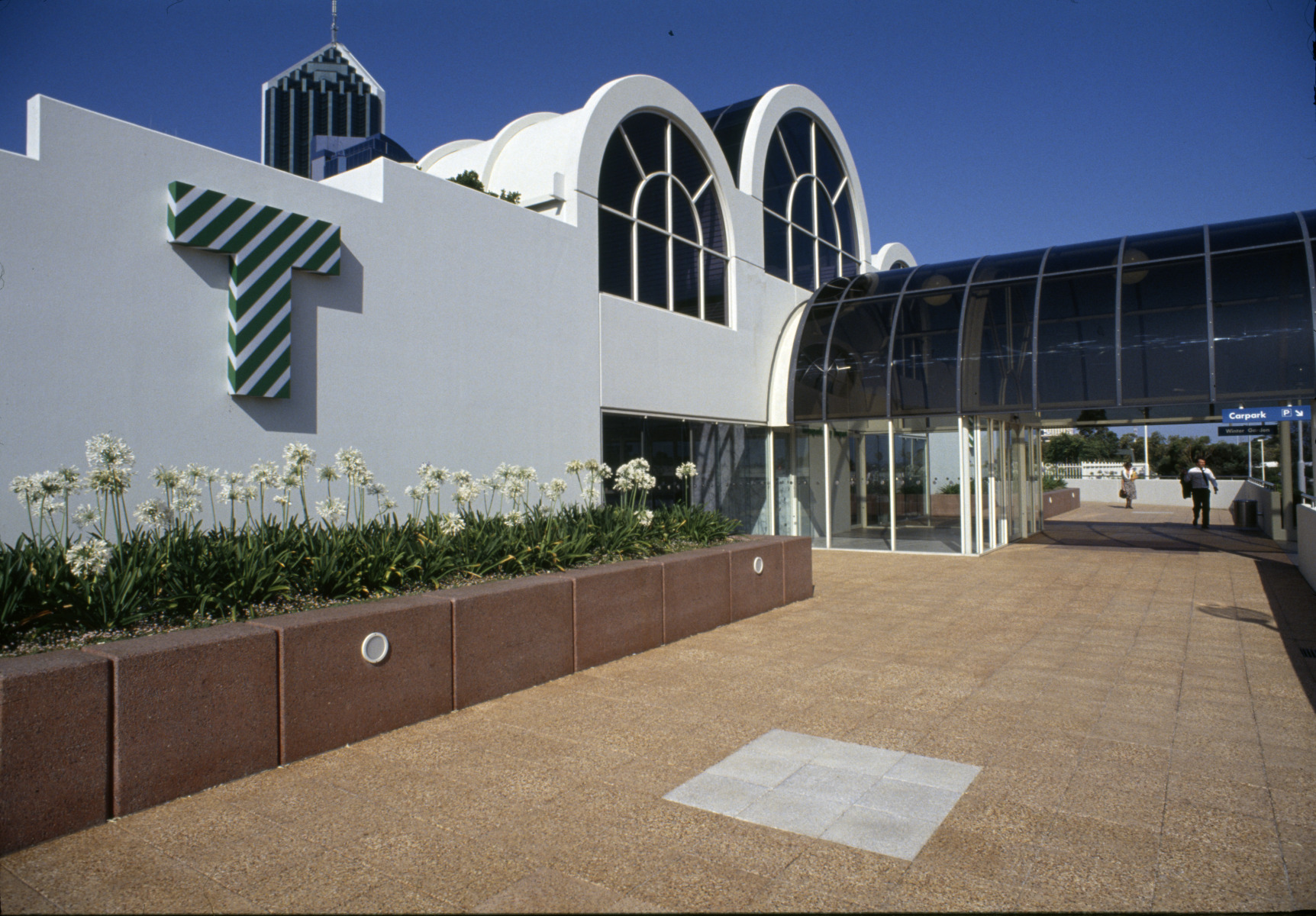Perth City Busport buildings and walkways - JPG 661.7 KB