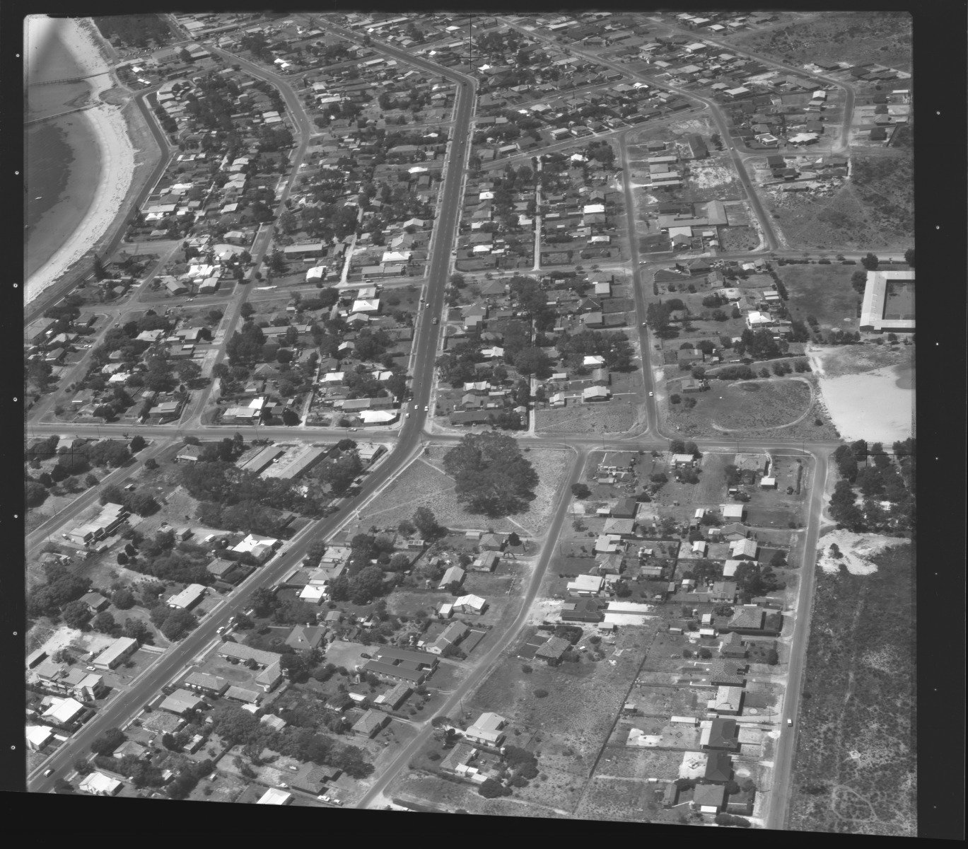 Aerial photograph of Rockingham 15 Oct. 1969 - JPG 446.8 KB