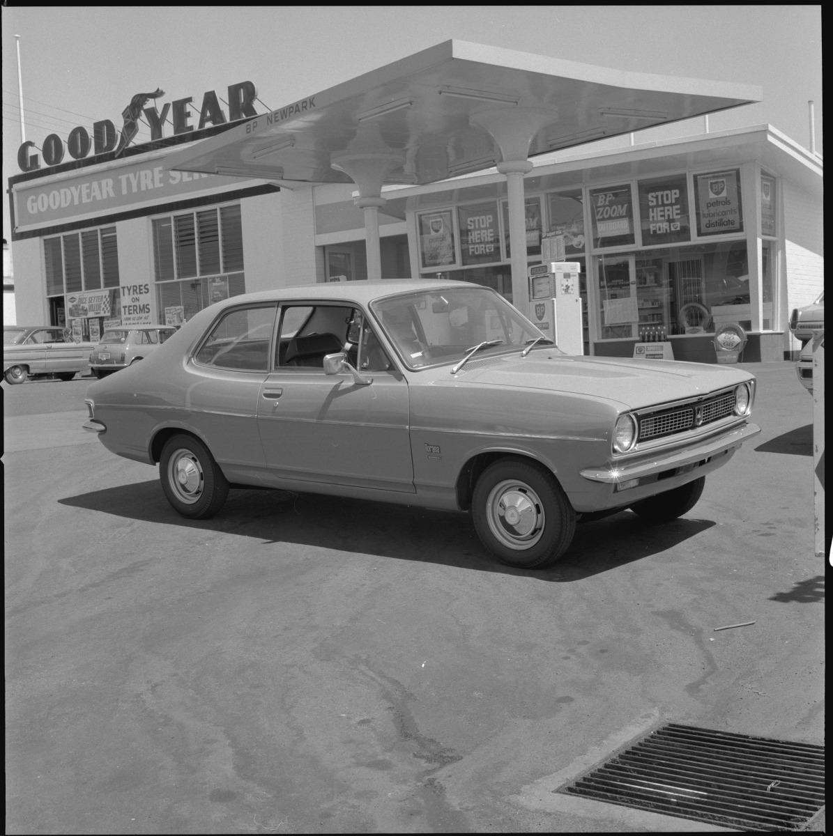 New model cars at Youngs Motors State Library of Western Australia