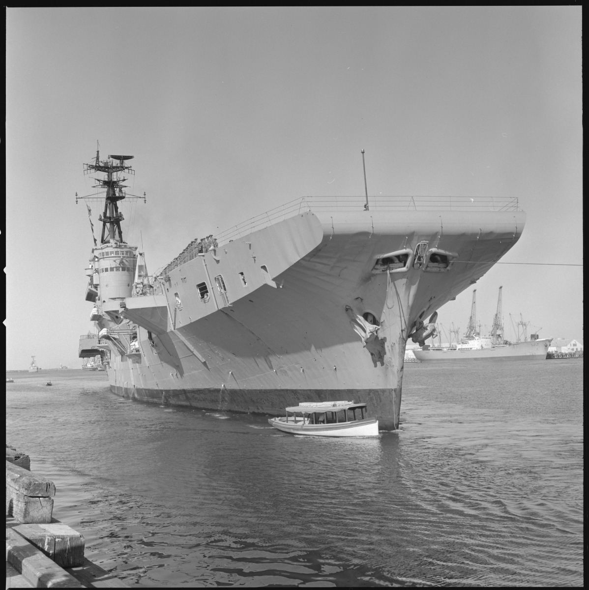 Troops return from Vietnam aboard the HMAS Sydney Fremantle December ...