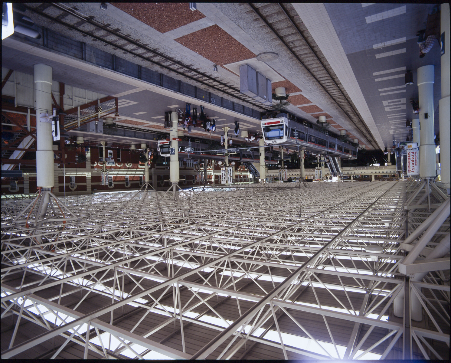 Interior of the Perth Railway Station - JPG 741.3 KB