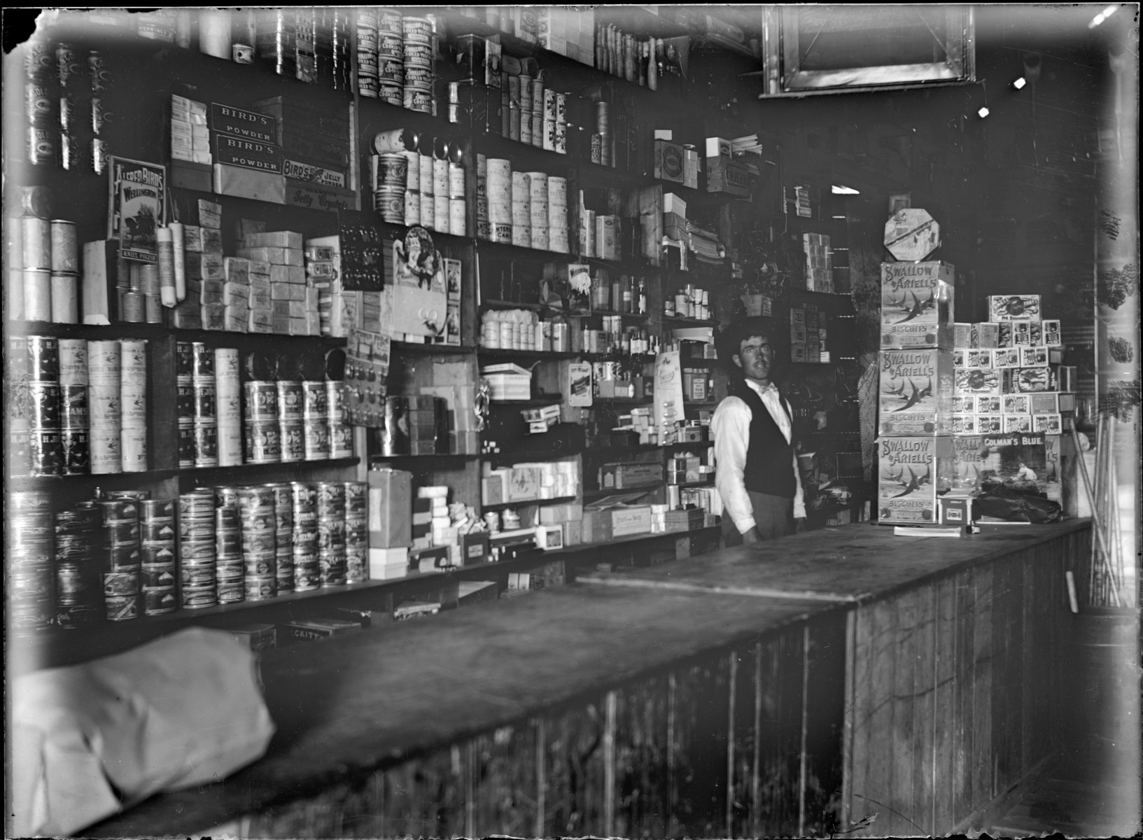 Interior of F. J. Daw's store Esperance JPG 419.9 KB