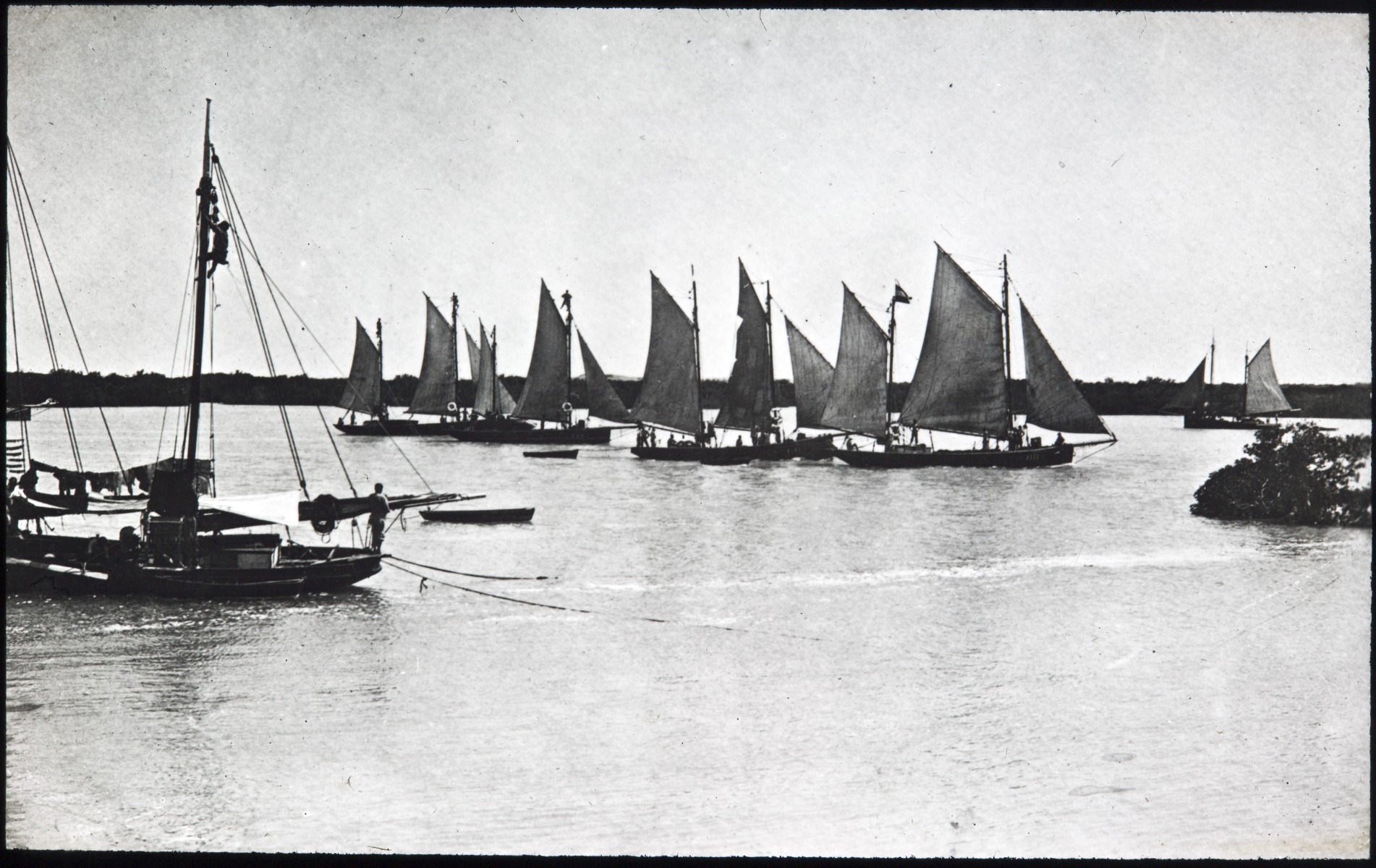 Pearling luggers at Broome - State Library of Western Australia