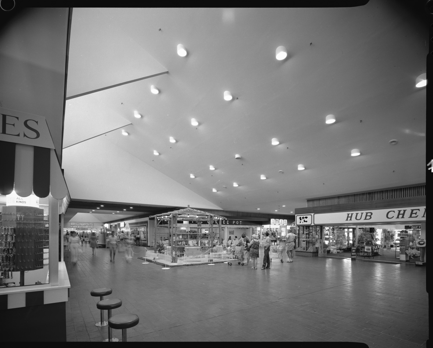 Kwinana Hub Shopping Centre - State Library of Western Australia
