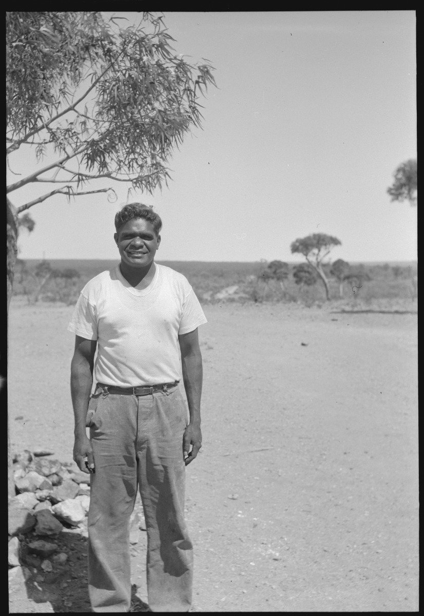 Donald Edwin Sinclair Don Sinclair at Cundeelee - JPG 196.2 KB