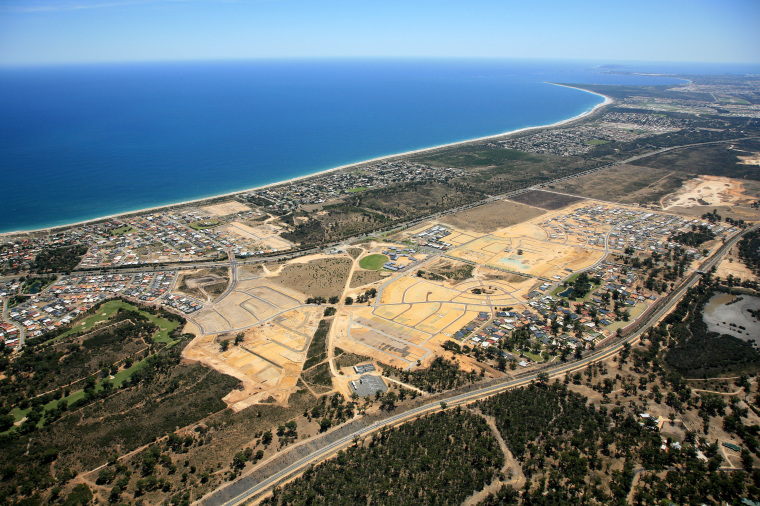 Aerial photographs of Lakelands - JPG 251.1 KB