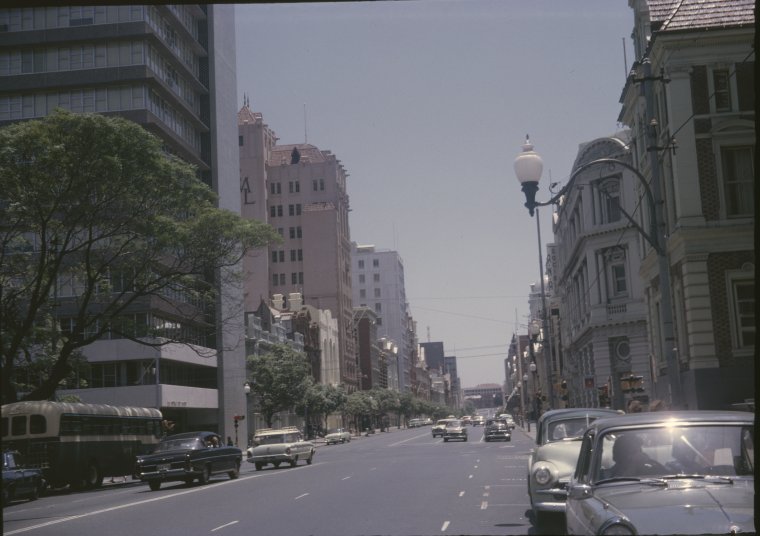 St George's Terrace, Perth looking west - JPG 63.5 KB