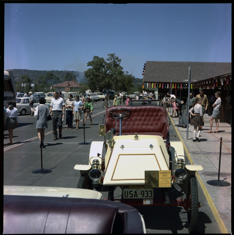 1903 Rambler car at the Kelmscott Village Shopping Centre, 1 October ...