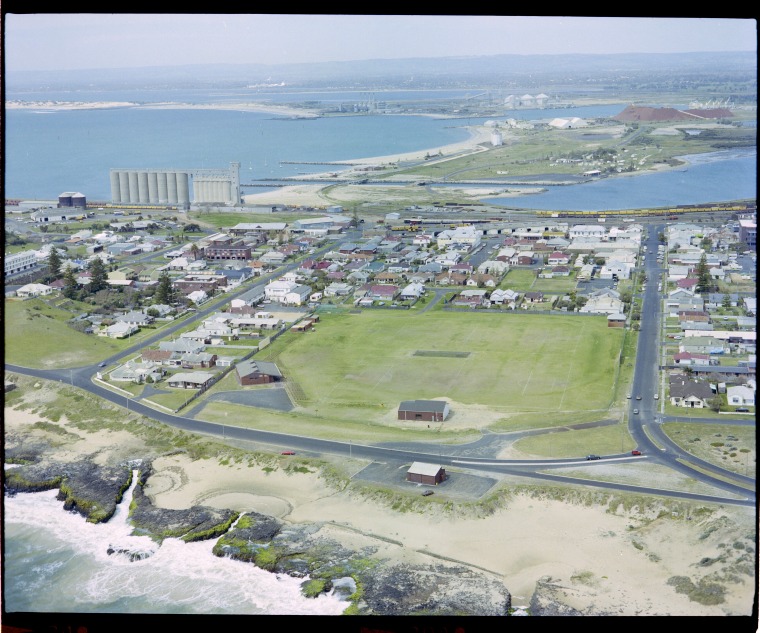 Aerial photographs of Bunbury and Port, 13 October 1981 - JPG 161.3 KB