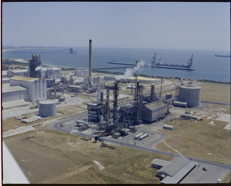 Aerial photographs of the BP nitrogen plant, Kwinana, 3 December 1982 ...