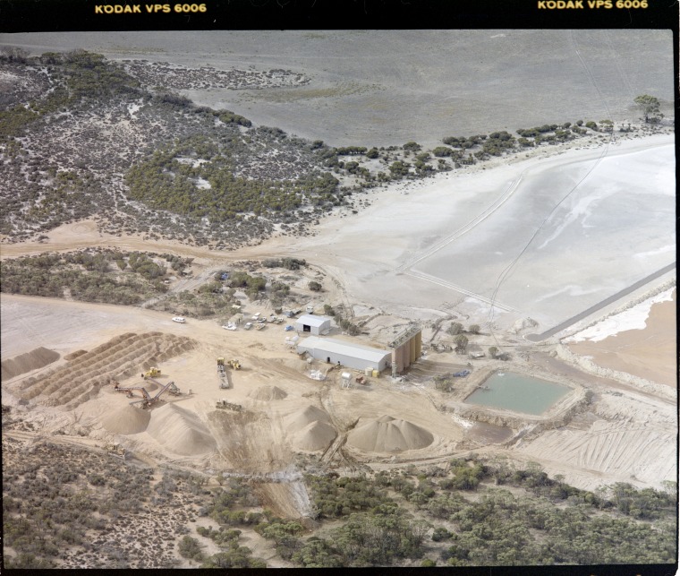 Griffin's Find Gold Mine, Lake Grace, 28 March 1984 - State Library of ...