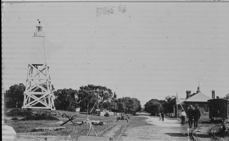 Wooden lighthouse in Queen Street, Busselton - JPG 88.2 KB