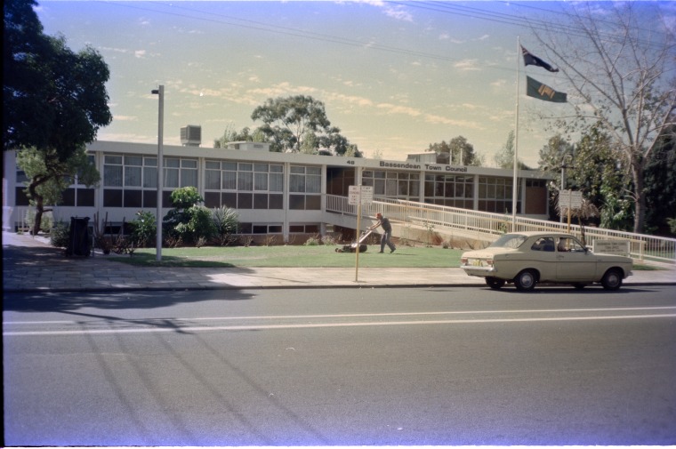 Old Perth Road, Bassendean, August 1987. State Library of Western