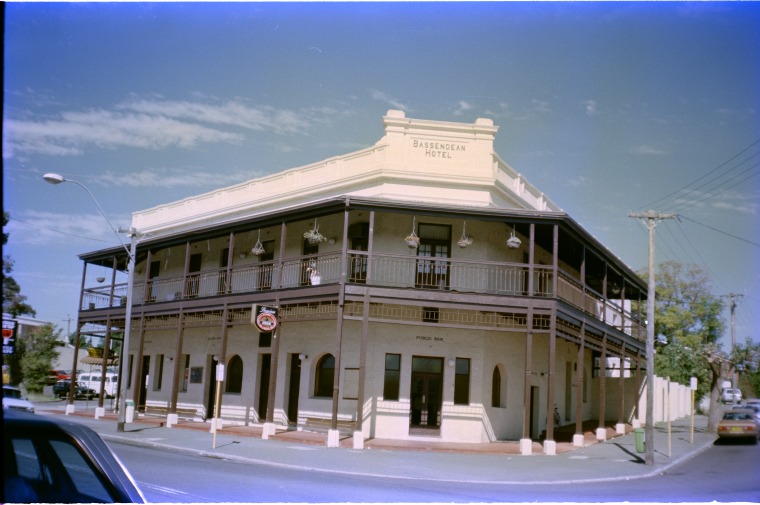 Old Perth Road, Bassendean, August 1987. State Library of Western