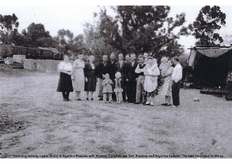 YP22: Yealering railway camp. Adela & Dymitro Pawlow with friends. Children are Bob Pawlow and Krystina Cebula