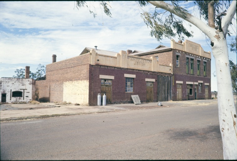 Weelona Hotel, Wiluna. JPG 117.9 KB
