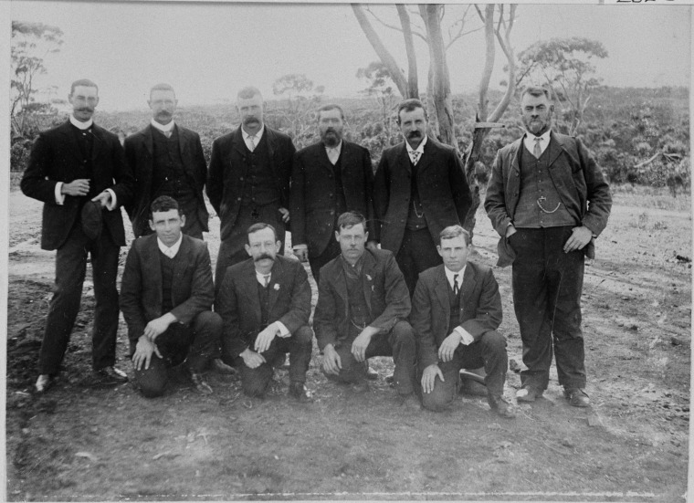 Sports committee, Ravensthorpe, 1907. - State Library of Western Australia