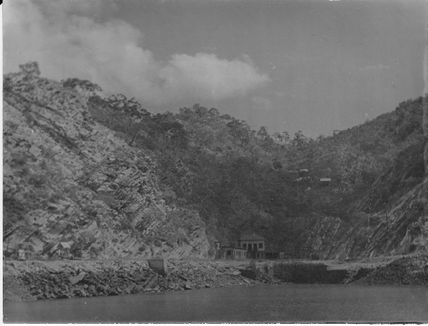 BA2606/16: Cockatoo Island showing houses.