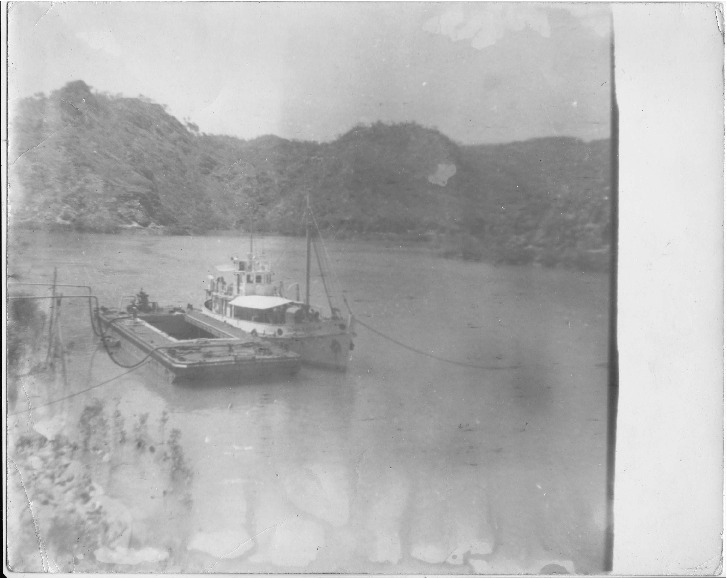 BA2606/17: Yampi Sound with boat and pontoon