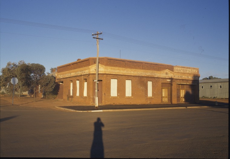 Exchange Hotel, Leonora. State Library of Western Australia